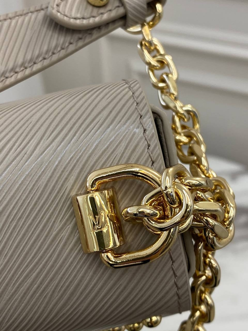 LV  TWISTER HANDBAG