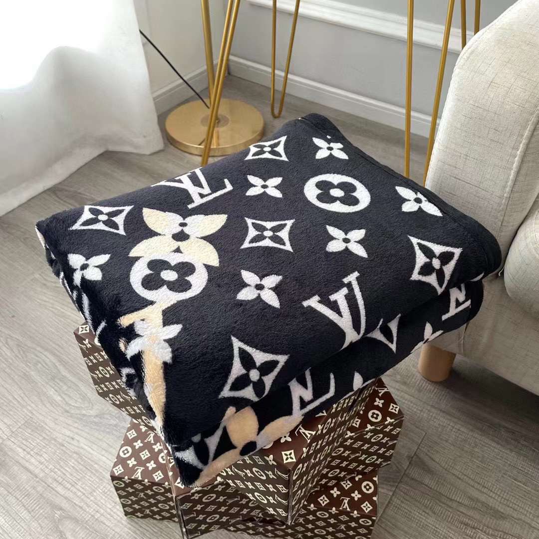 Black & Gold LV Warm and Comfortable Blanket Pallister