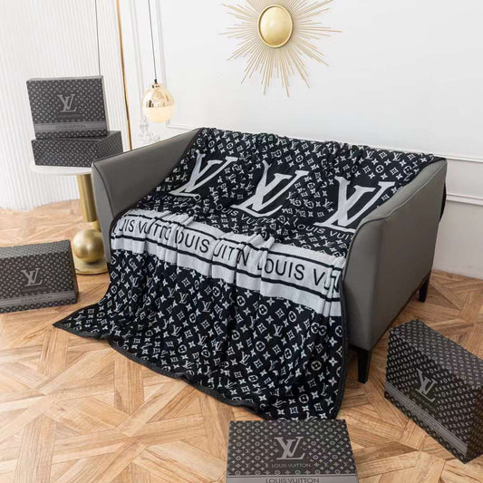 Black & White LV Warm and Comfortable Blanket Pallister