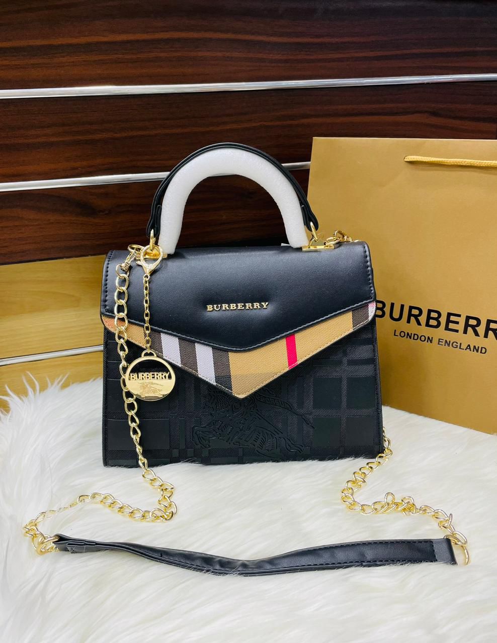 Burberry's One-Hand Clutch | Premium Edition.