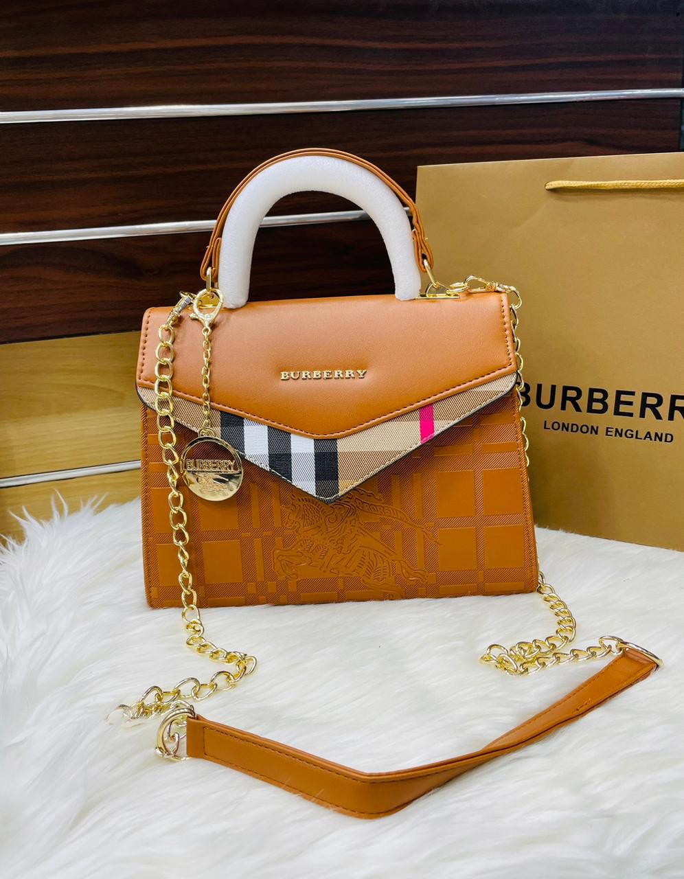 Burberry's One-Hand Clutch | Premium Edition.