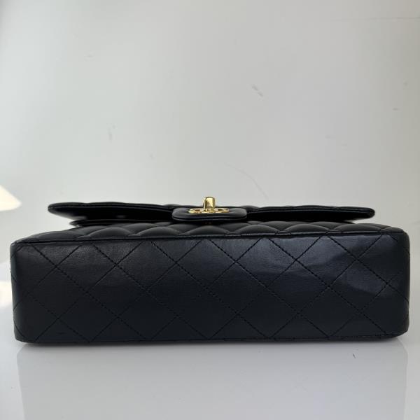 CHANEL Medium 2.55 Timeless Classic Double Flap