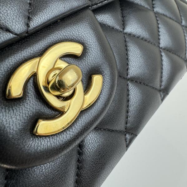 CHANEL Medium 2.55 Timeless Classic Double Flap