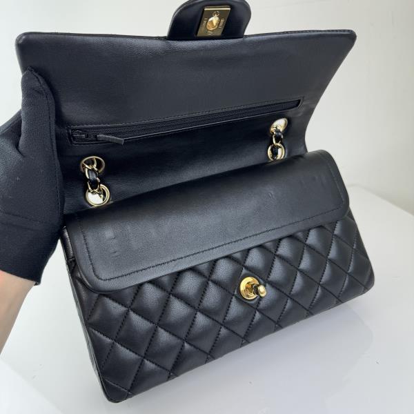 CHANEL Medium 2.55 Timeless Classic Double Flap