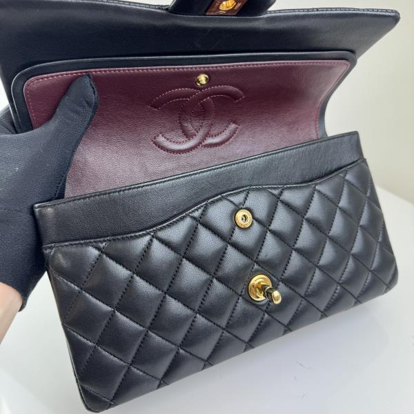 CHANEL Medium 2.55 Timeless Classic Double Flap